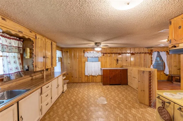 $324,000 | 305 Bryan Street, Glen Rose, TX 76043