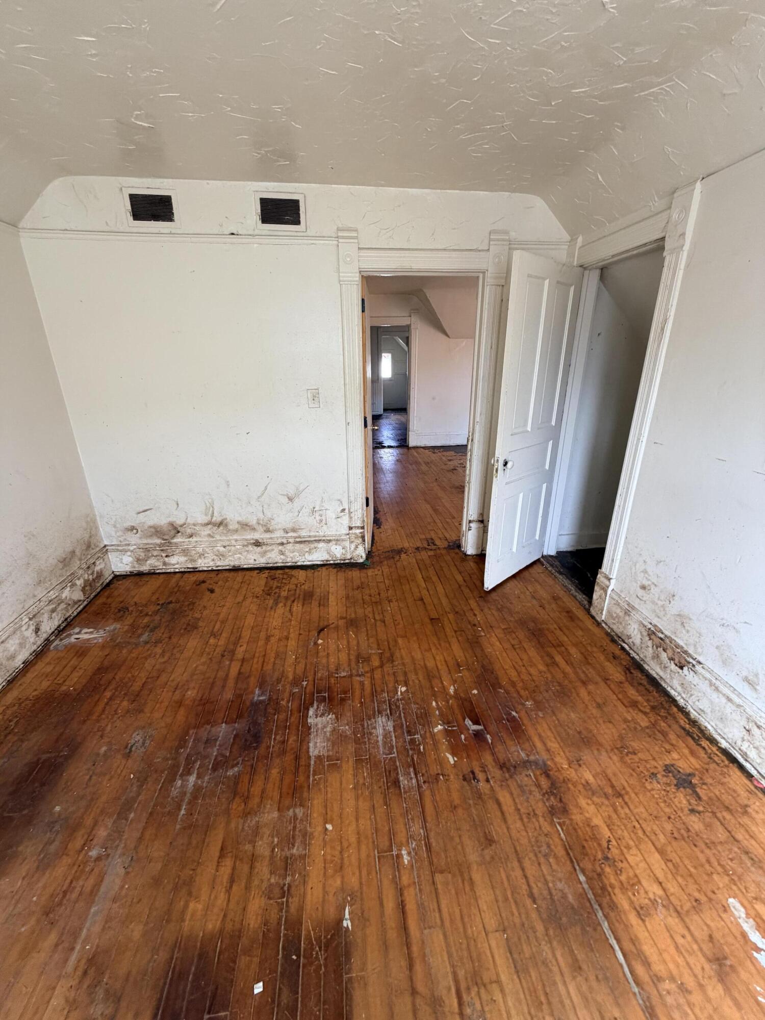 1304 West Ring Street Milwaukee, WI 53206 - Photo 10 of 20 Upper Bedroom 1
