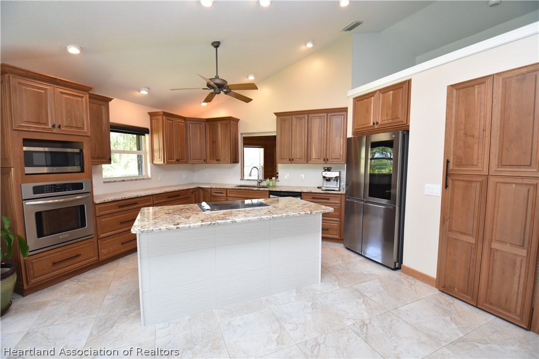 39 Cove Road Lake Placid, FL 33852 - Photo 4 of 24 Gallery Image 4