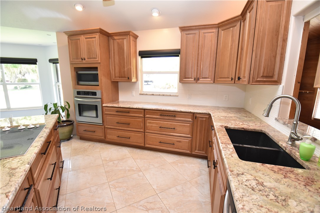 39 Cove Road Lake Placid, FL 33852 - Photo 5 of 24 Gallery Image 5