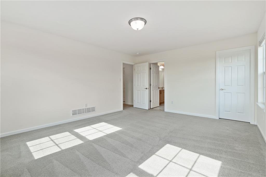 203 Southview Road Pittsburgh, PA 15237 - Photo 12 of 34 an empty room with windows