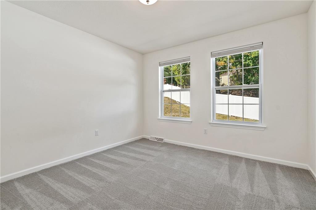 203 Southview Road Pittsburgh, PA 15237 - Photo 18 of 34 an empty room with windows