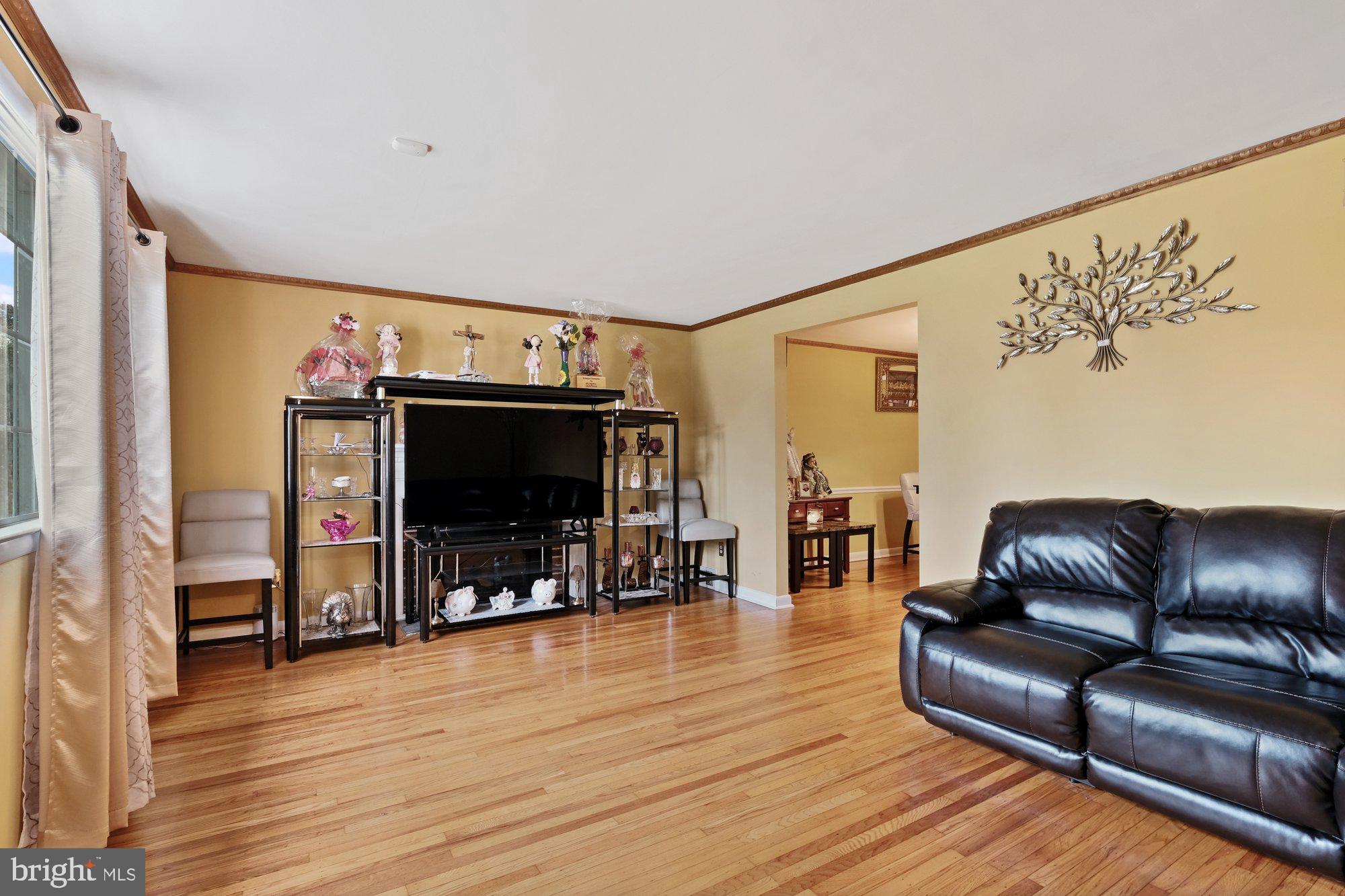 2014 Berkley Road Norristown, PA 19403 - Photo 4 of 25 Gallery Image 4