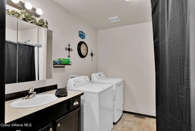 $740,000 | 32948 North 16th Avenue, Spirit Lake, ID 83869