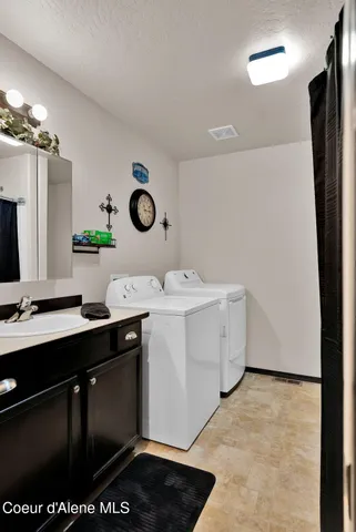 $740,000 | 32948 North 16th Avenue, Spirit Lake, ID 83869