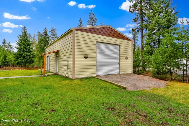 $740,000 | 32948 North 16th Avenue, Spirit Lake, ID 83869