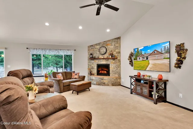 $740,000 | 32948 North 16th Avenue, Spirit Lake, ID 83869