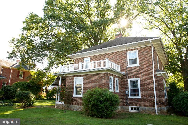 203 South Spruce Street Lititz, PA 17543 - Photo 2 of 22
