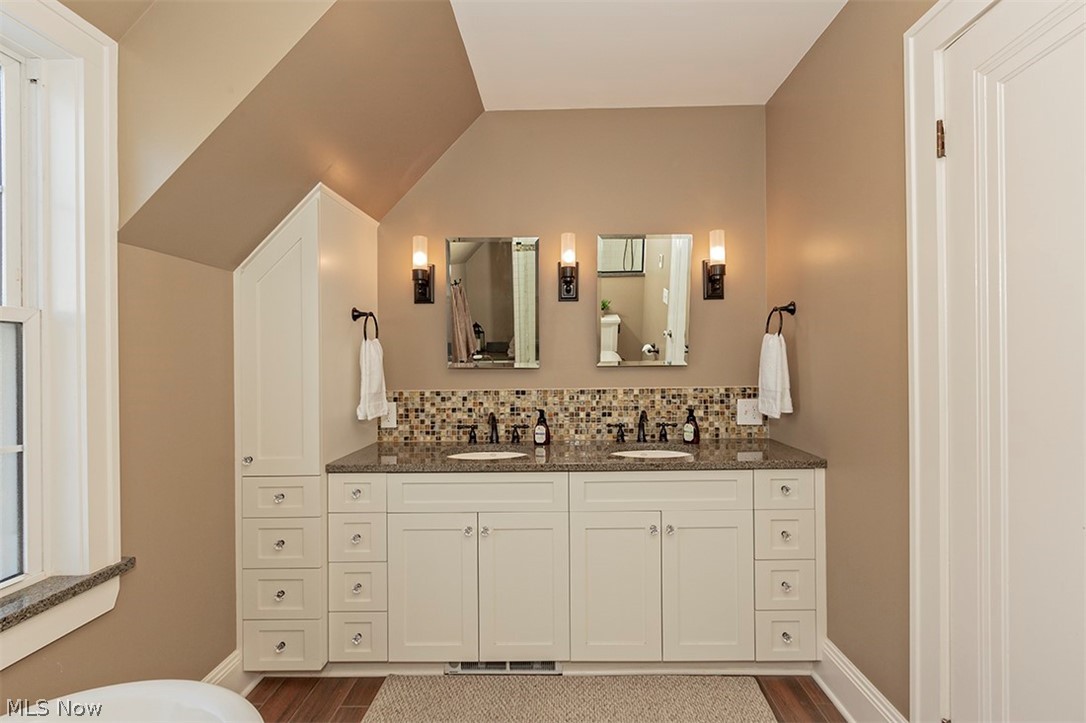 17019 Fernway Road Cleveland, OH 44120 - Photo 22 of 35