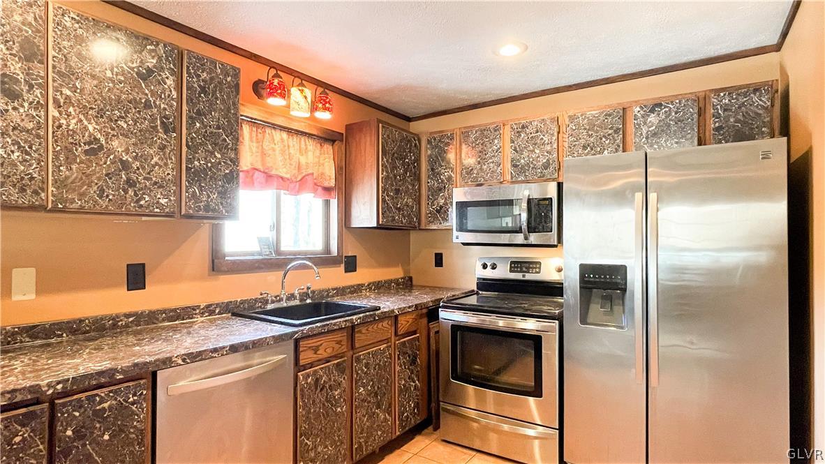 3113 Delaware Circle Bushkill, PA 18324 - Photo 10 of 44 Gallery Image 10
