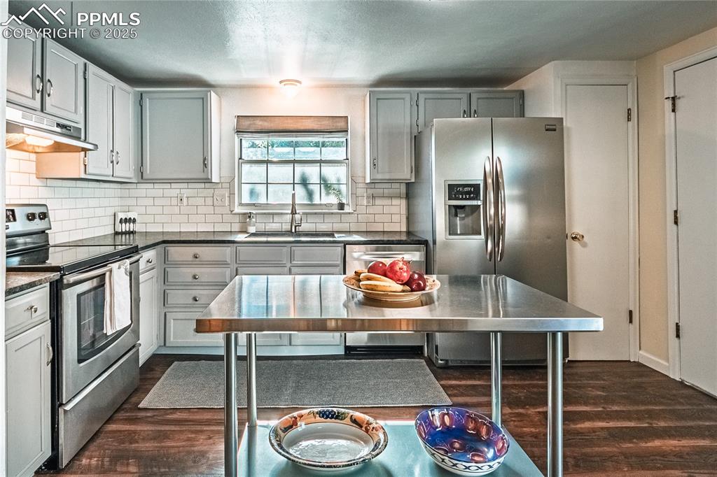 422 Saddlemountain Road Colorado Springs, CO 80919 - Photo 9 of 30 a kitchen with stainless steel appliances granite countertop a stove refrigerator and a sink
