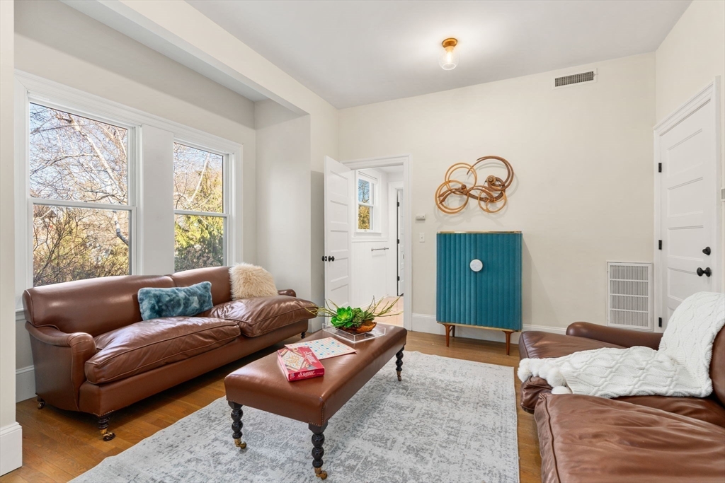 929 Beacon Street Newton, MA 02459 - Photo 10 of 31