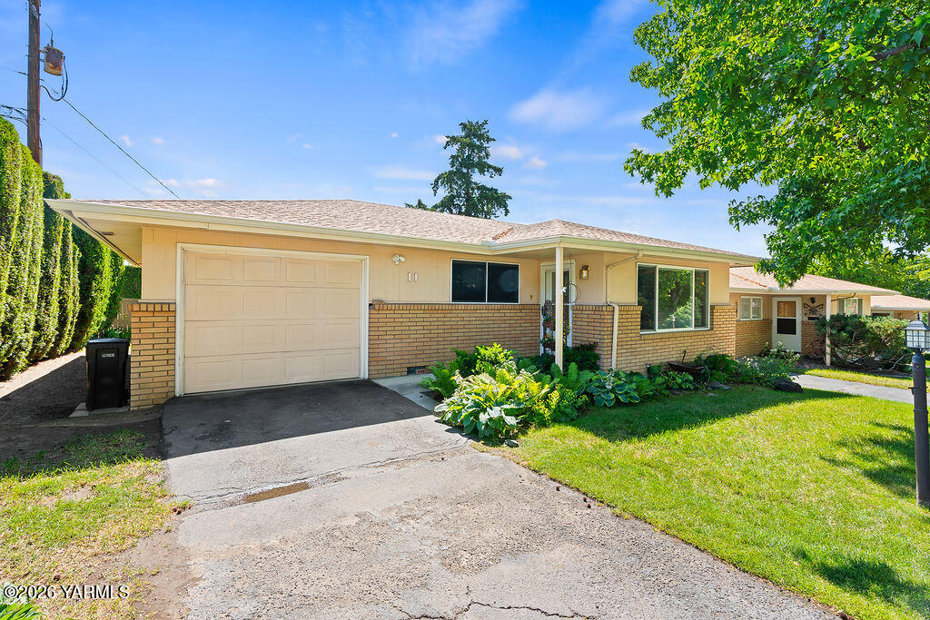 7610 Summitview Avenue, Unit 11 Yakima, WA 98908 - Photo 1 of 20 a front view of a house with garden