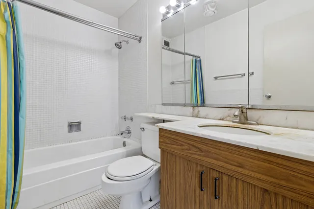 $225,000 | 5201 South Cornell Avenue, Unit 3E, Chicago, IL 60615