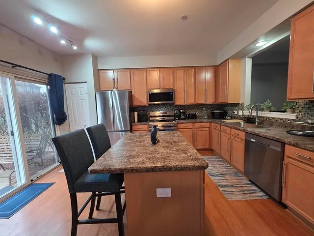 $290,000 | 1808 Candlelight Circle, Montgomery, IL 60538