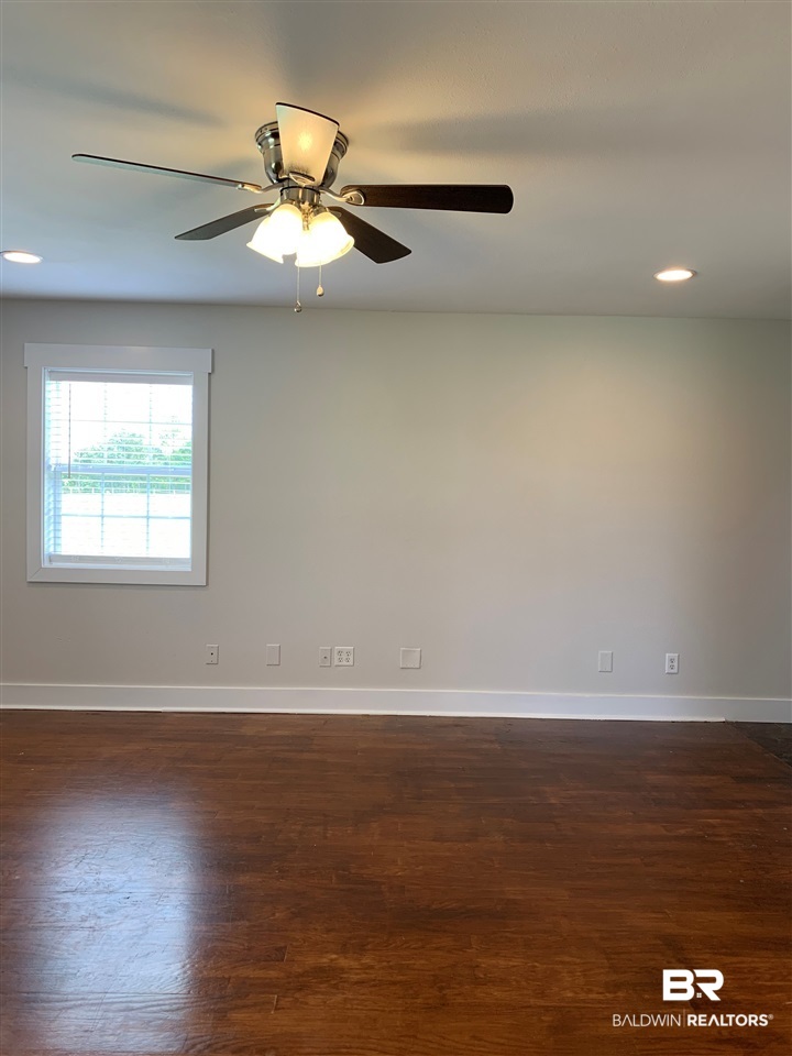 13402 County Road 91 Elberta, AL 36530 - Photo 17 of 32 Living Room on Main Level with Hardwood Flooring