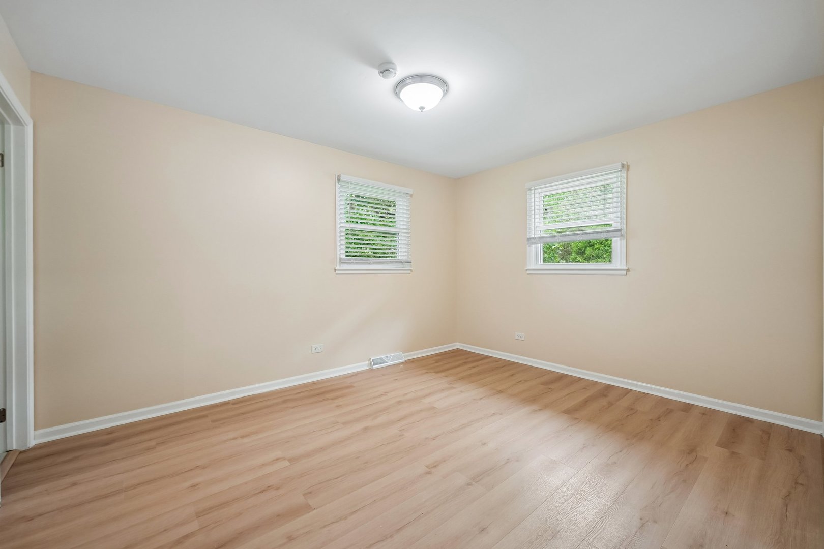 5112 Main Street Lisle, IL 60532 - Photo 11 of 23