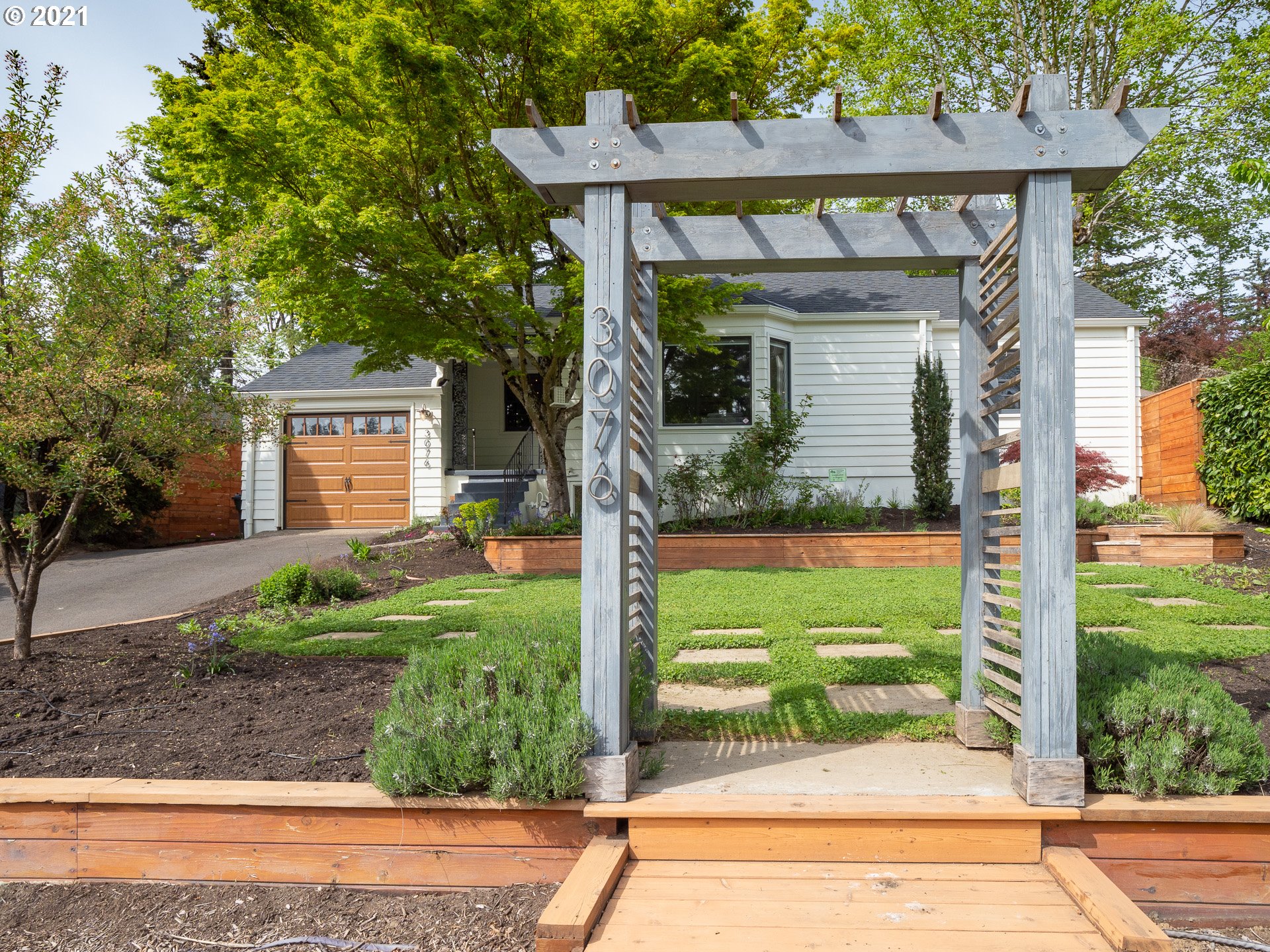 3076 Southwest Flower Terrace Portland, OR 97239 - Photo 2 of 32 Gallery Image 2