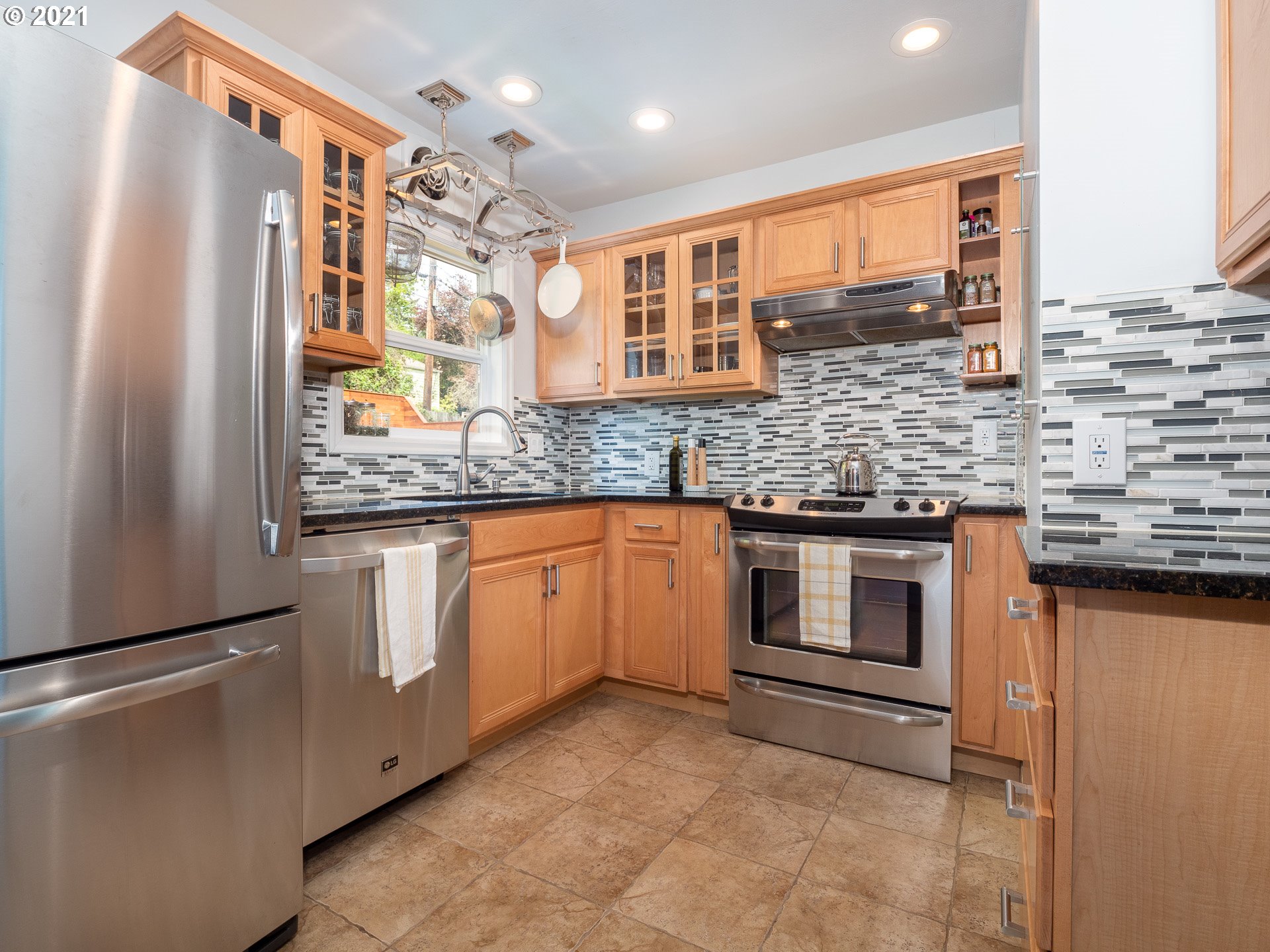 3076 Southwest Flower Terrace Portland, OR 97239 - Photo 13 of 32 Gallery Image 13