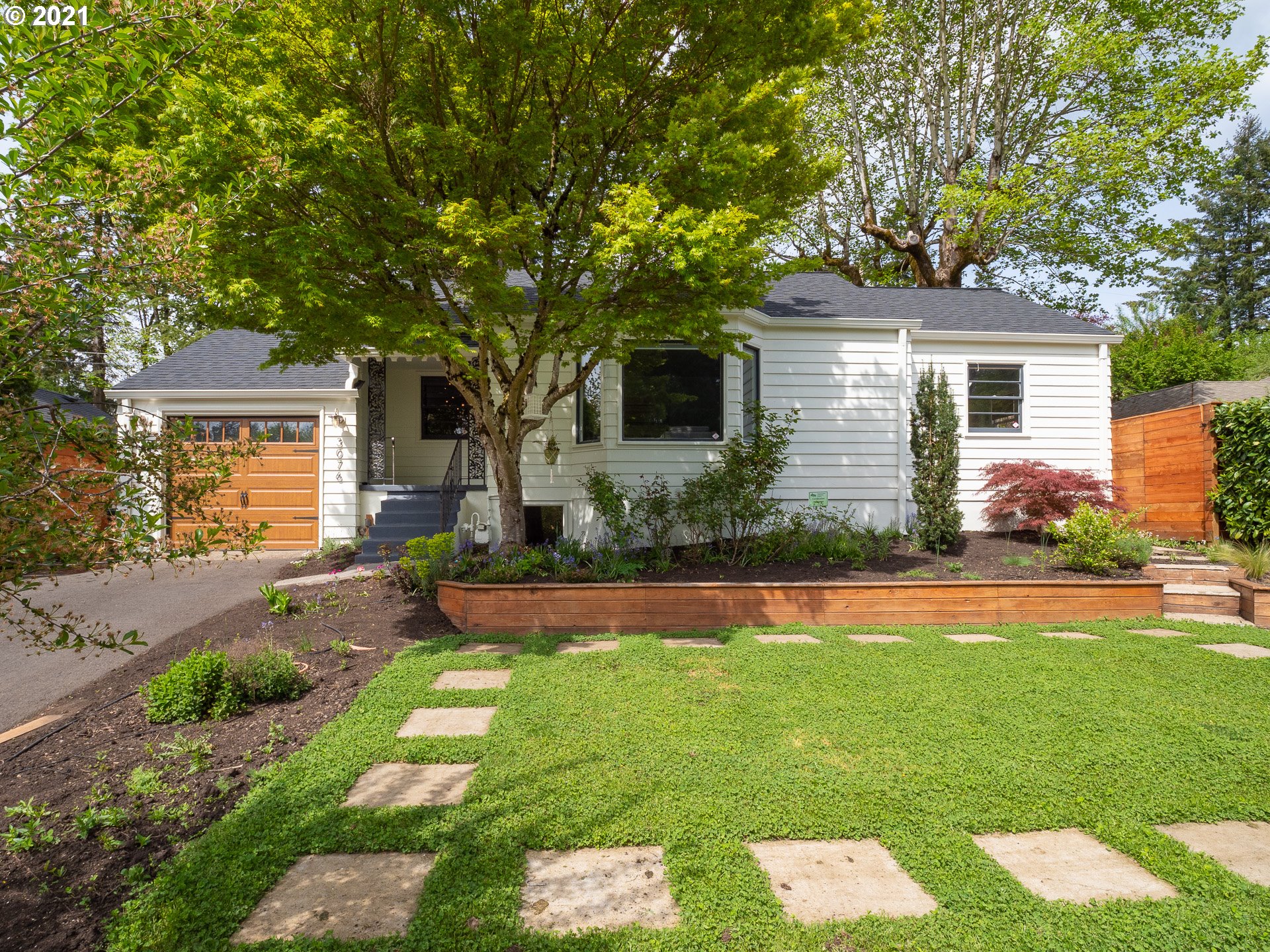 3076 Southwest Flower Terrace Portland, OR 97239 - Photo 3 of 32 Gallery Image 3