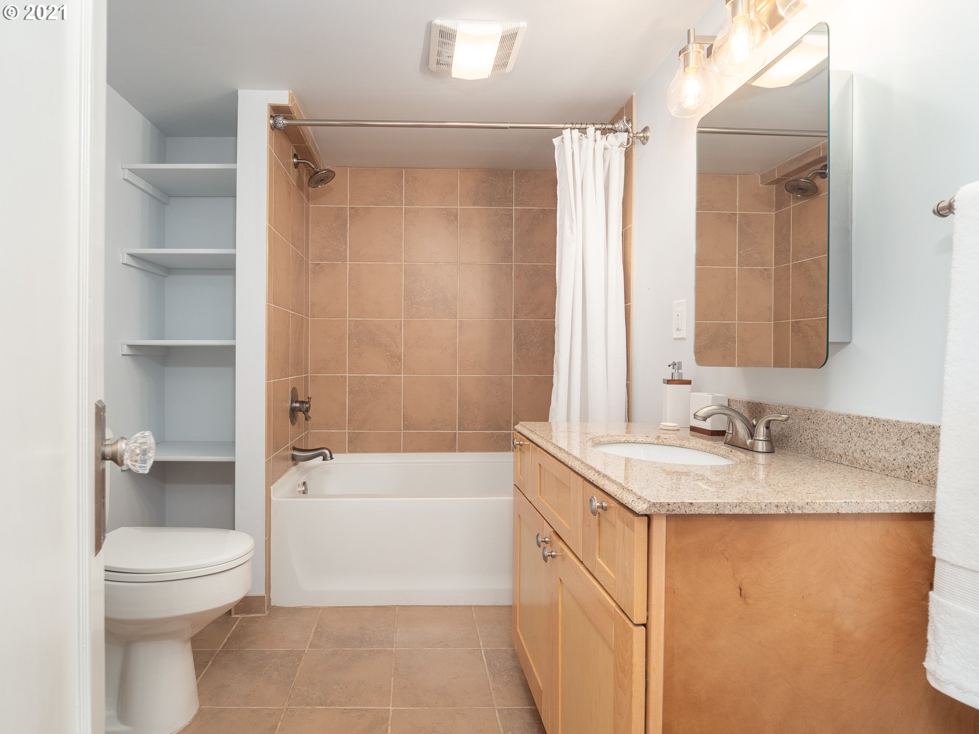 3076 Southwest Flower Terrace Portland, OR 97239 - Photo 26 of 32 Gallery Image 26