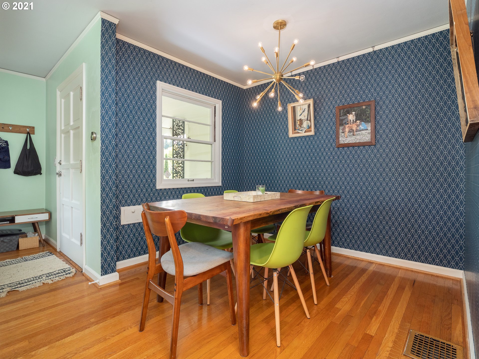3076 Southwest Flower Terrace Portland, OR 97239 - Photo 9 of 32 Gallery Image 9