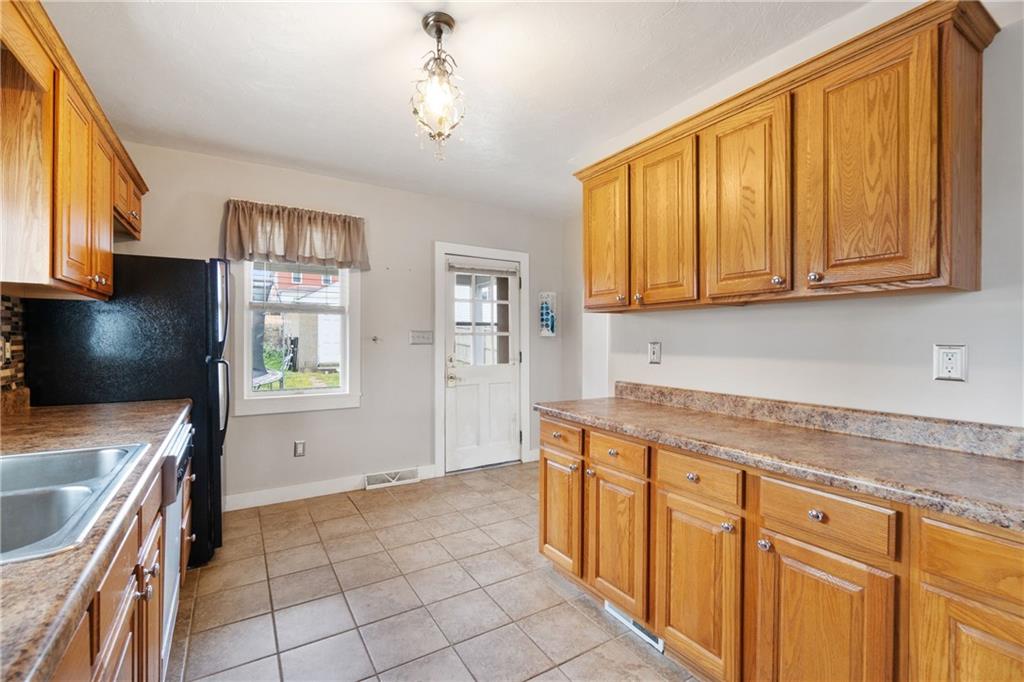 1101 Roup Avenue Brackenridge, PA 15014 - Photo 8 of 29 Gallery Image 8