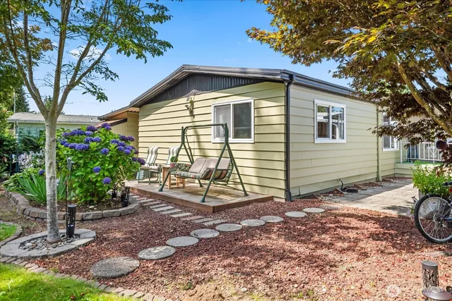 a view of house with a yard