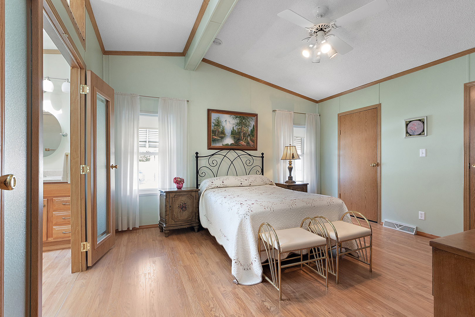 44 Petunia Circle Matteson, IL 60443 - Photo 12 of 20 a spacious bedroom with a bed and a table