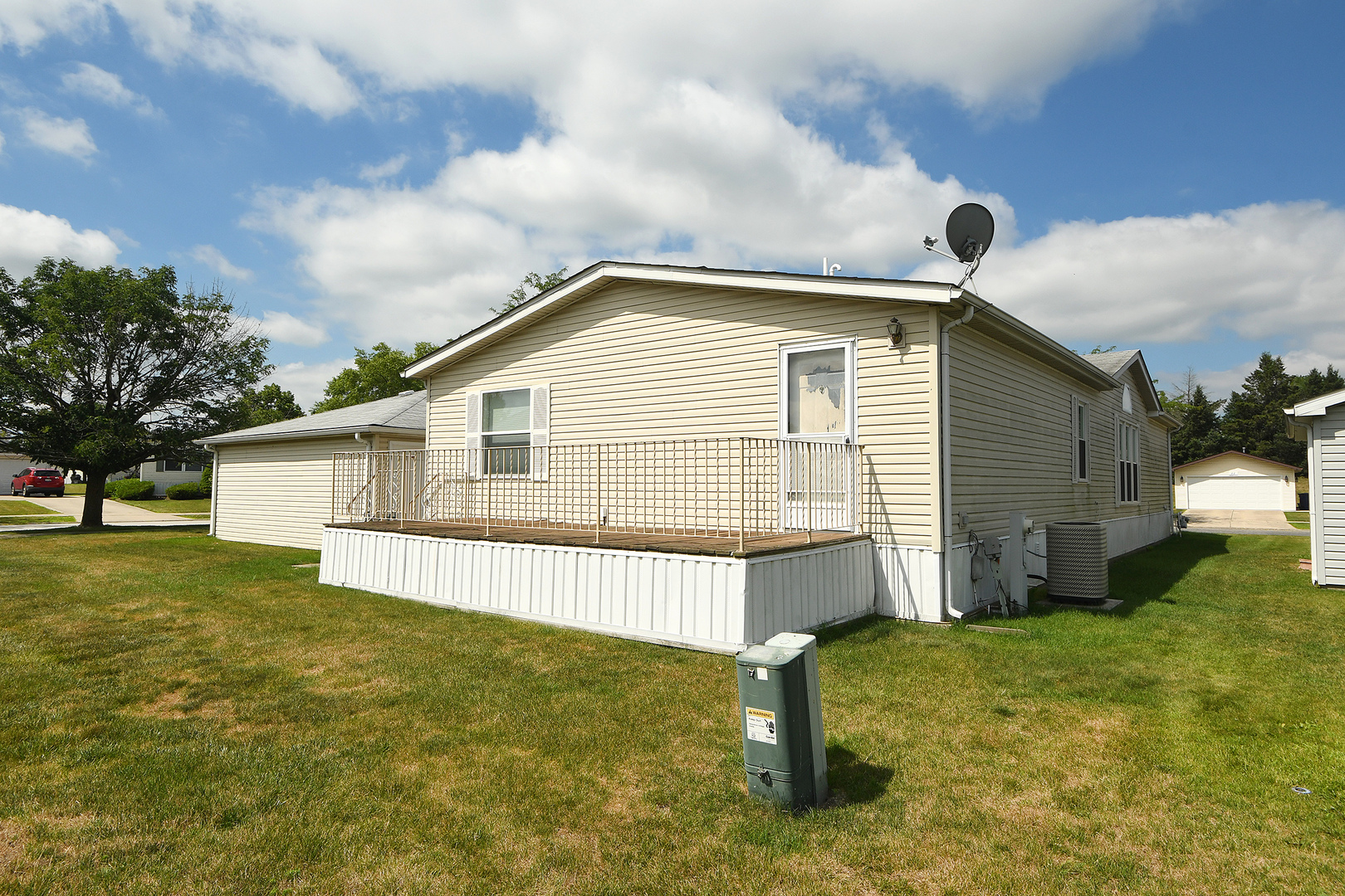 44 Petunia Circle Matteson, IL 60443 - Photo 20 of 20 a front view of a house with a yard