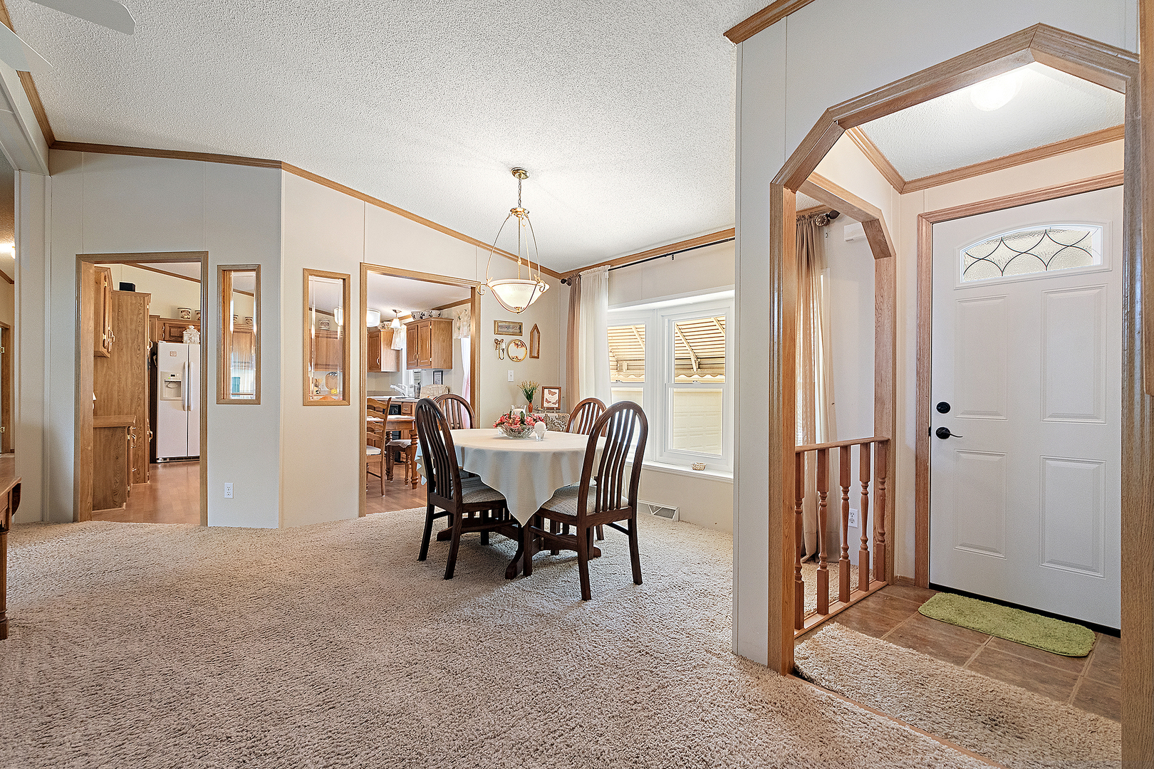 44 Petunia Circle Matteson, IL 60443 - Photo 3 of 20 a view of a livingroom with furniture and window