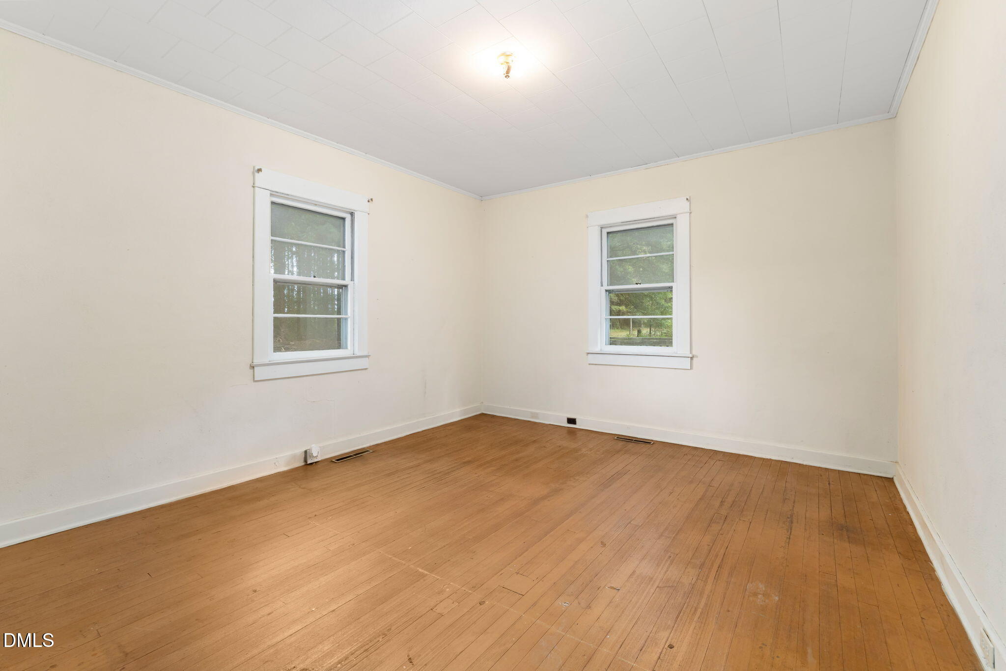 1089 Gillburg Road Henderson, NC 27537 - Photo 19 of 32 an empty room with a window