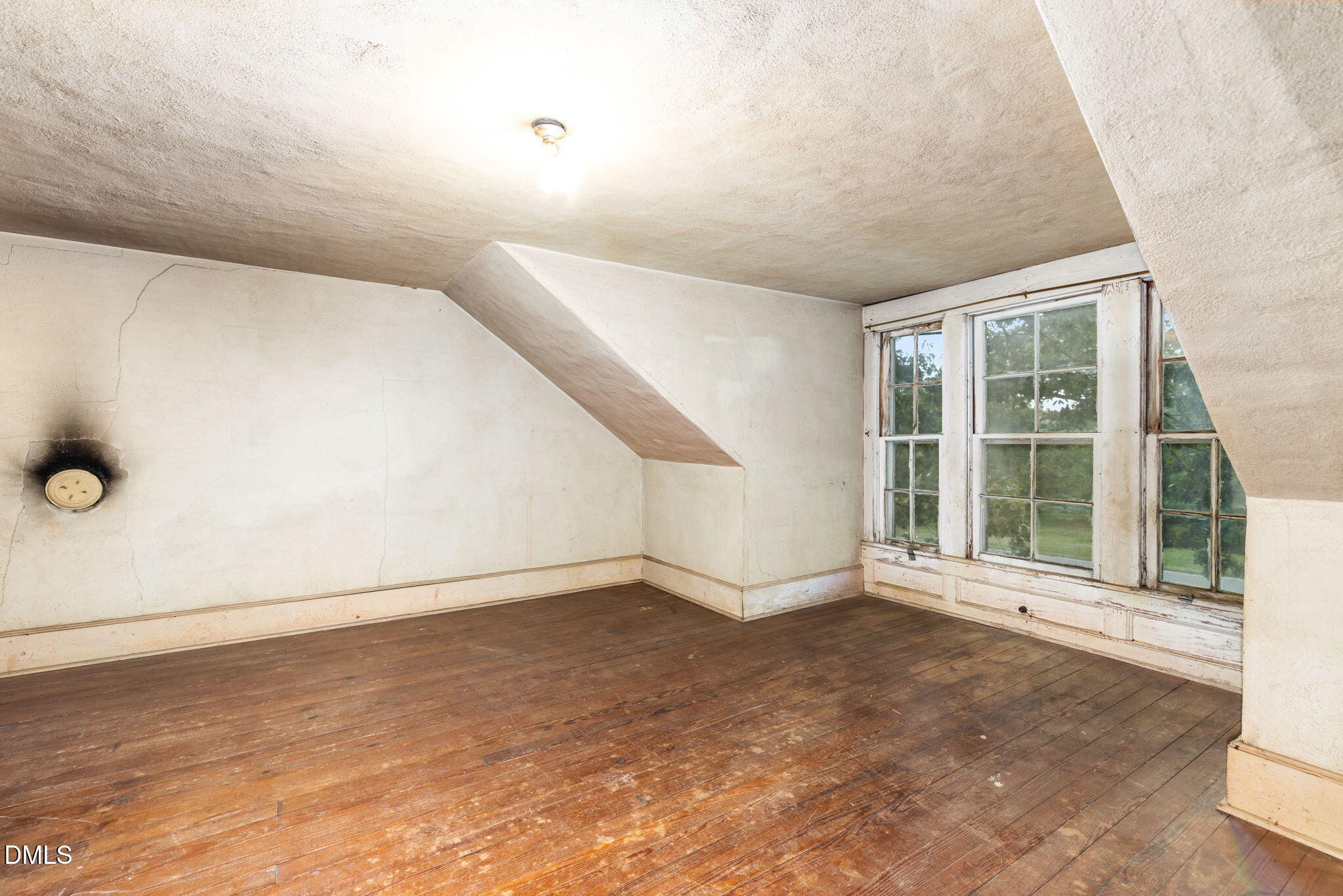 1089 Gillburg Road Henderson, NC 27537 - Photo 22 of 32 an empty room with windows
