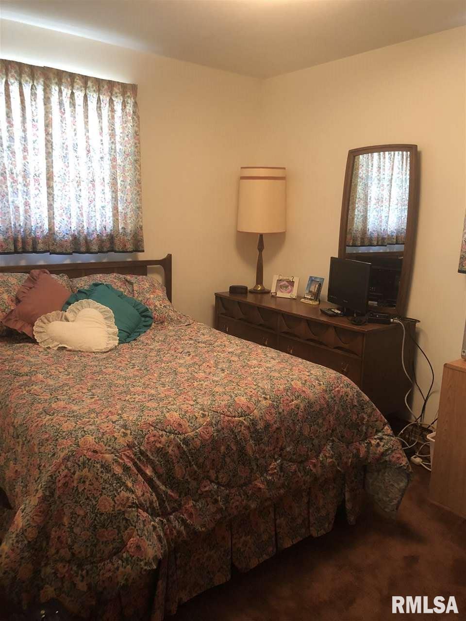 2220 West Overhill Road Peoria, IL 61615 - Photo 14 of 25 Gallery Image 14