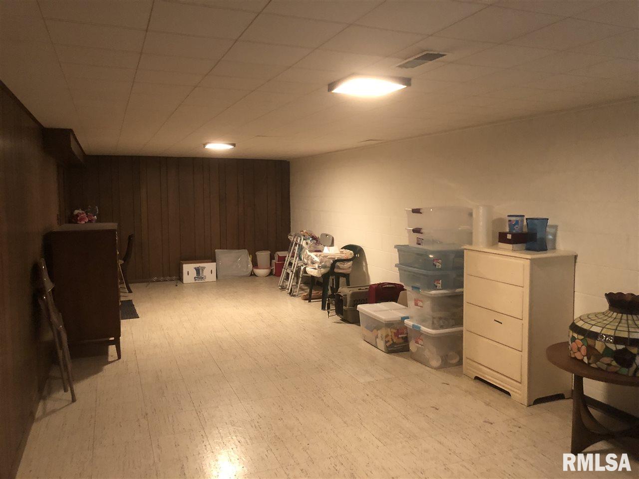 2220 West Overhill Road Peoria, IL 61615 - Photo 18 of 25 Gallery Image 18