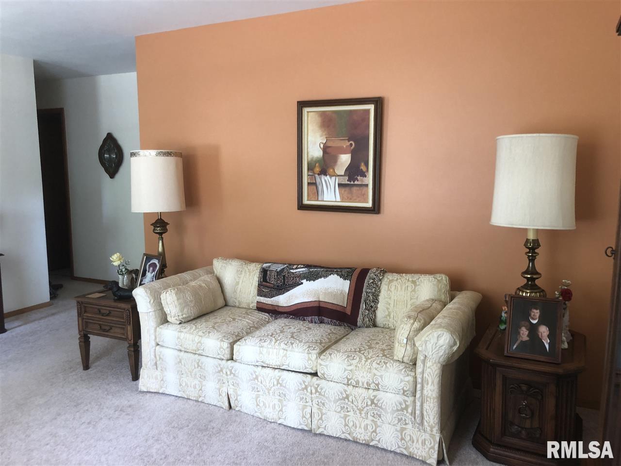 2220 West Overhill Road Peoria, IL 61615 - Photo 3 of 25 Gallery Image 3