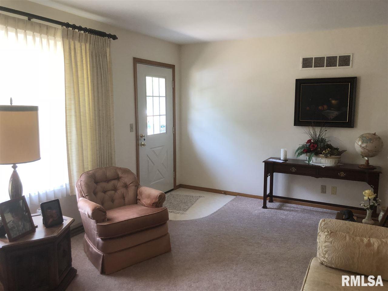 2220 West Overhill Road Peoria, IL 61615 - Photo 5 of 25 Gallery Image 5