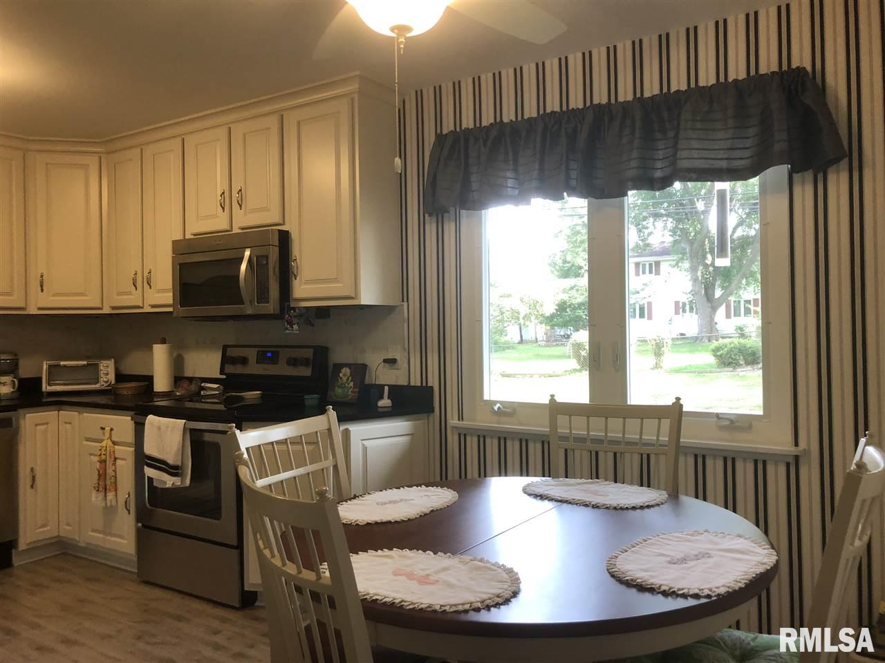 2220 West Overhill Road Peoria, IL 61615 - Photo 7 of 25 Gallery Image 7
