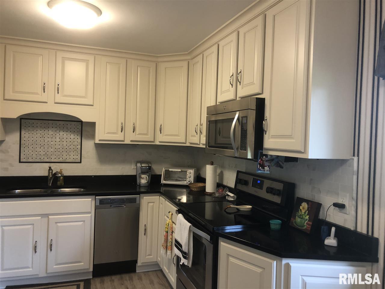 2220 West Overhill Road Peoria, IL 61615 - Photo 9 of 25 Gallery Image 9