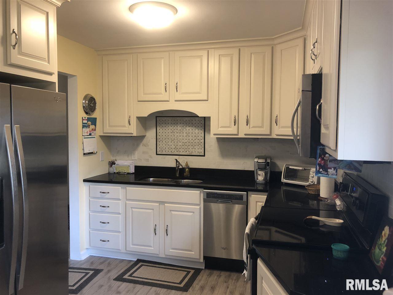 2220 West Overhill Road Peoria, IL 61615 - Photo 10 of 25 Gallery Image 10