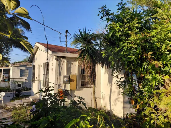a view of a house with a tree