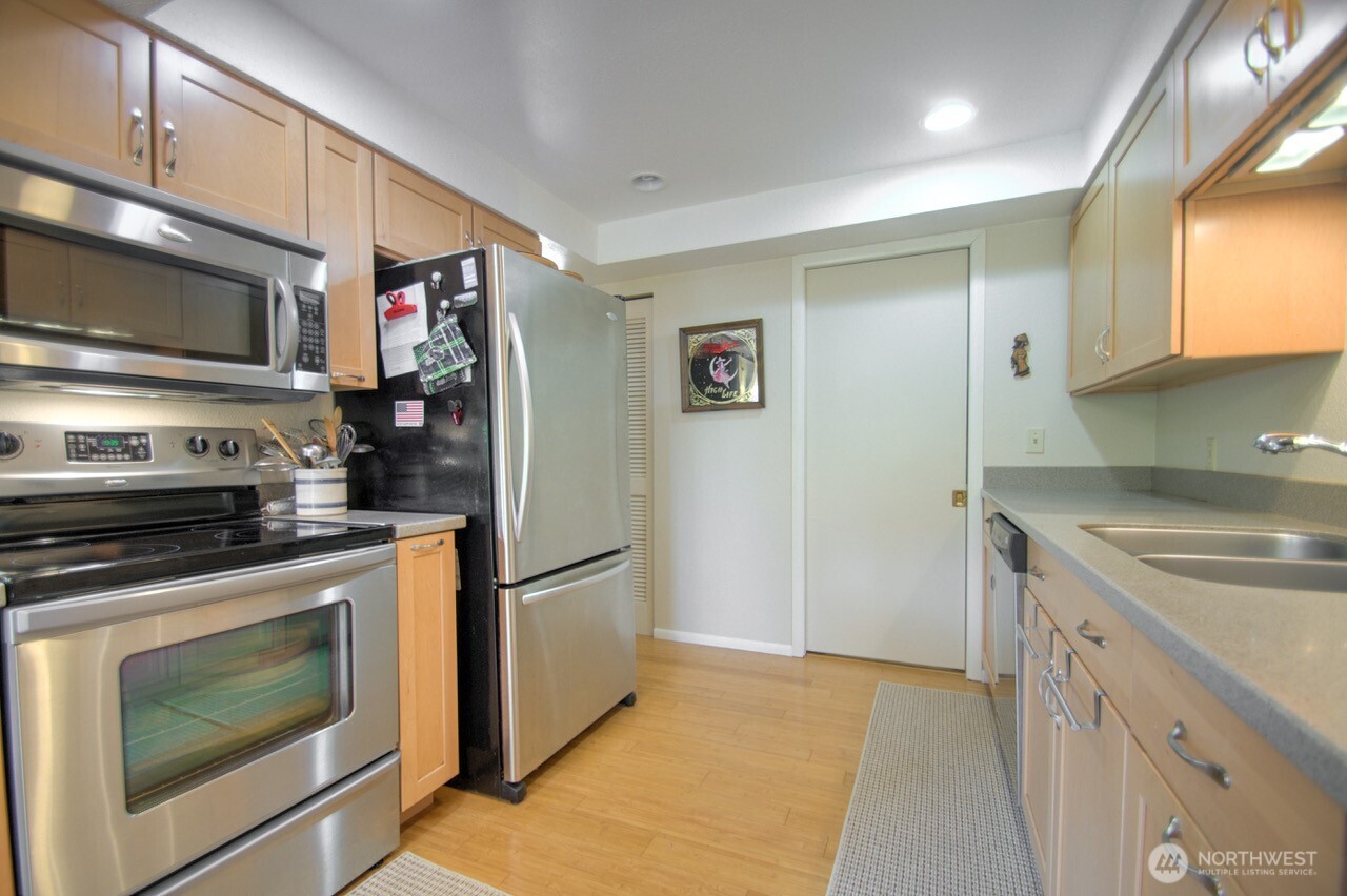 4703 Fairview Road Southwest, Unit 6 Olympia, WA 98512 - Photo 7 of 33