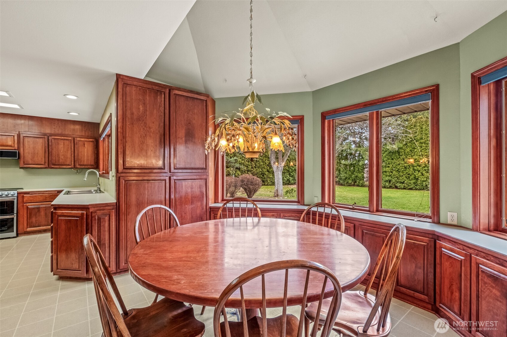 810 D Street Southwest Ephrata, WA 98823 - Photo 20 of 40 a dining room with furniture a chandelier and window