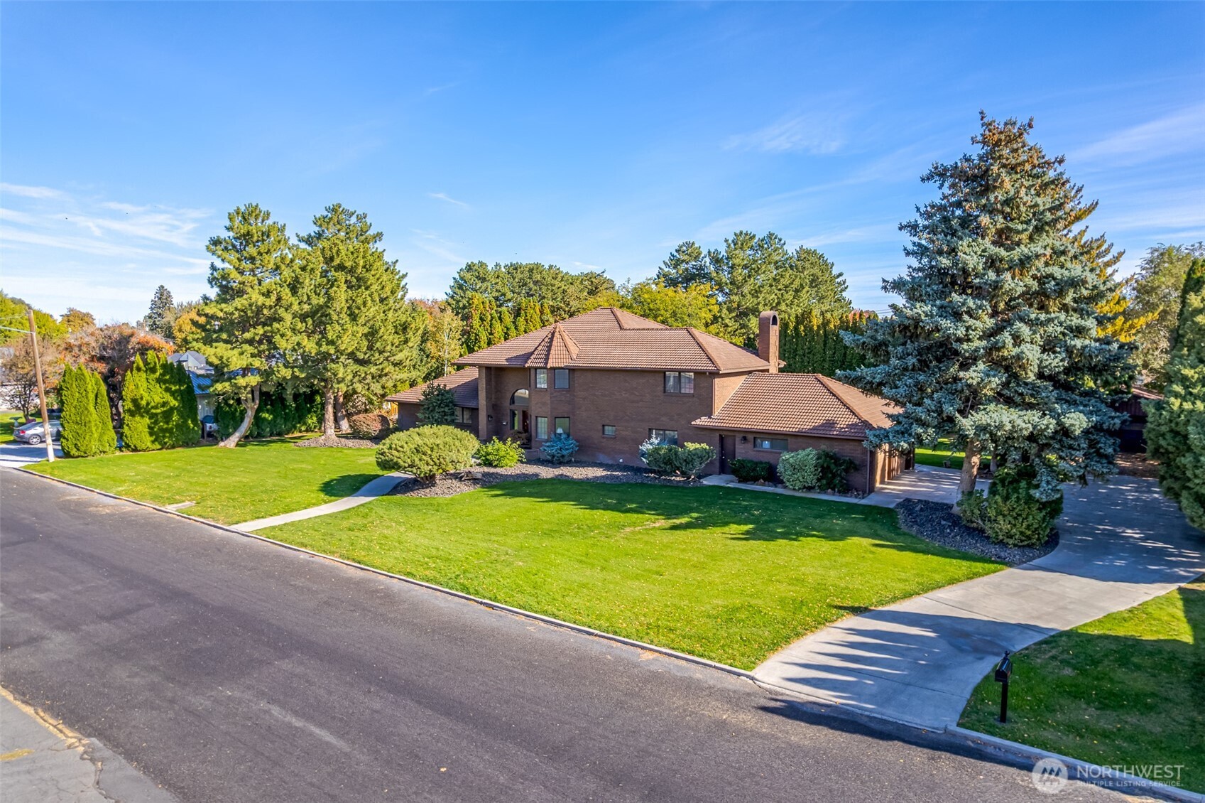 810 D Street Southwest Ephrata, WA 98823 - Photo 2 of 40 a view of yard with swimming pool and yard