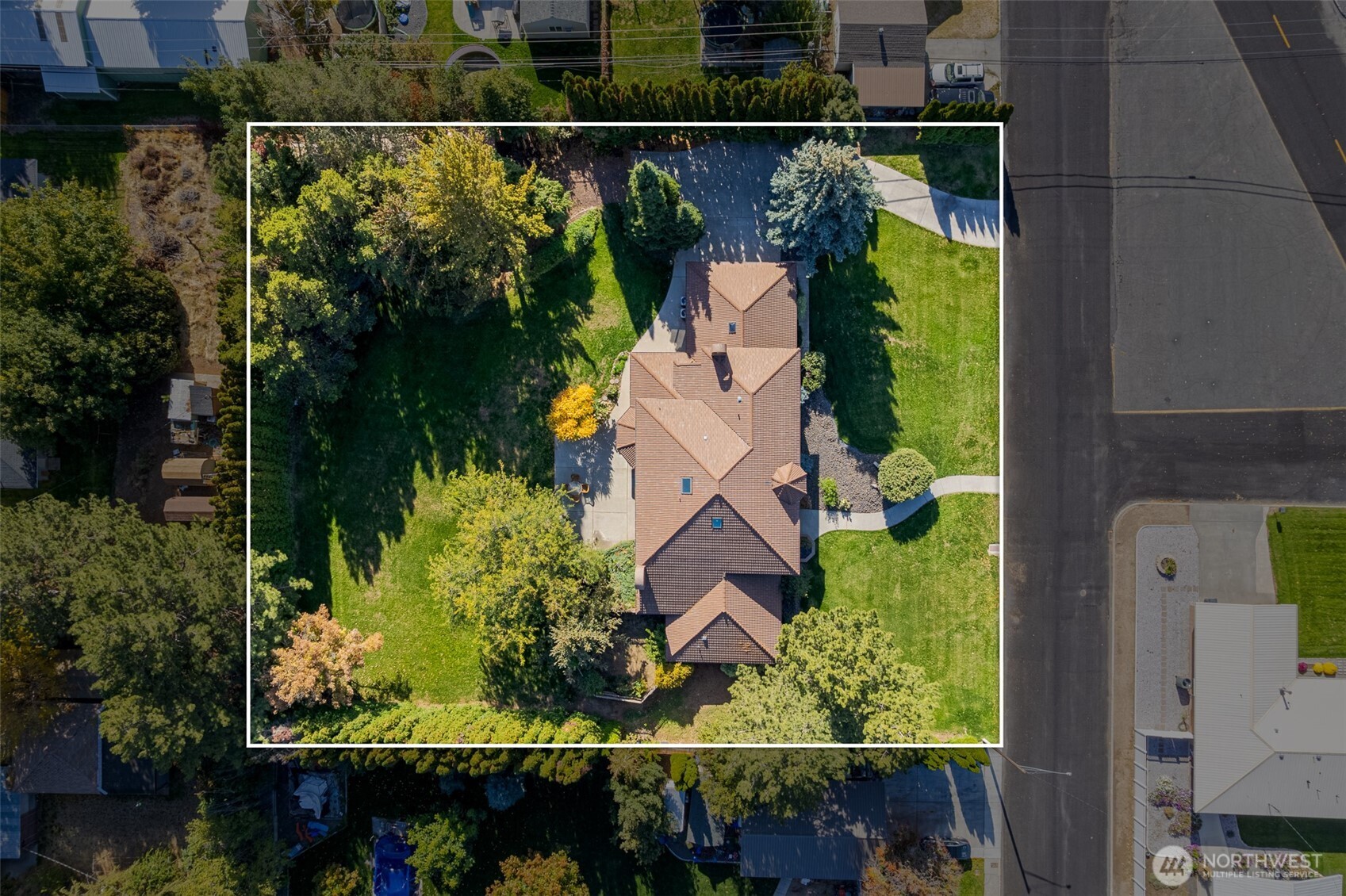 810 D Street Southwest Ephrata, WA 98823 - Photo 3 of 40 an aerial view of a house with a garden