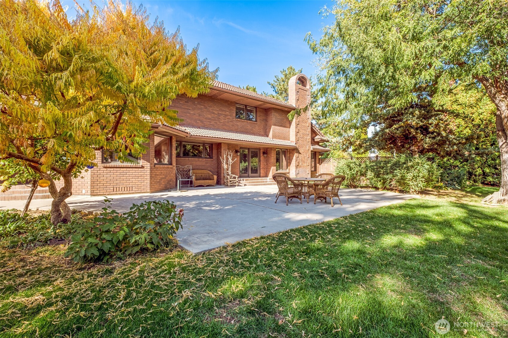 810 D Street Southwest Ephrata, WA 98823 - Photo 4 of 40 a view of a house with a patio