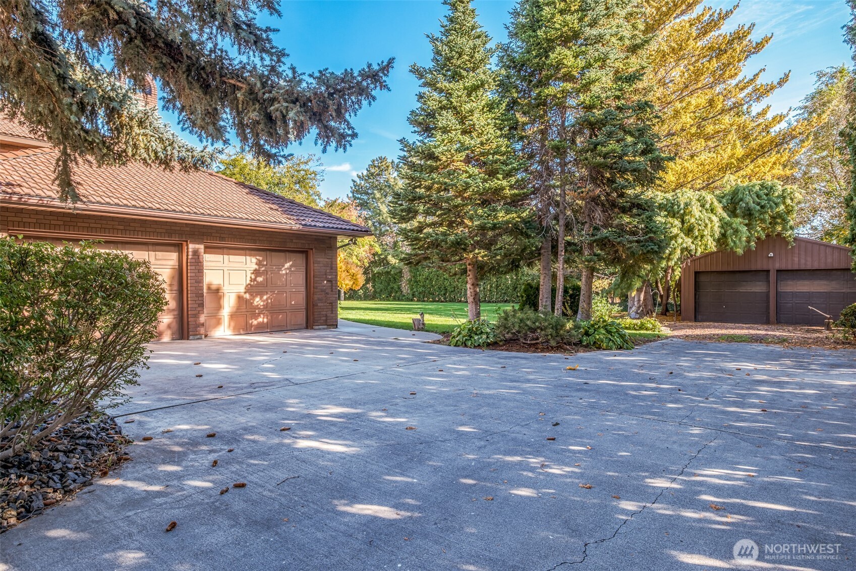 810 D Street Southwest Ephrata, WA 98823 - Photo 5 of 40 a view of a house with a yard and an outdoor space