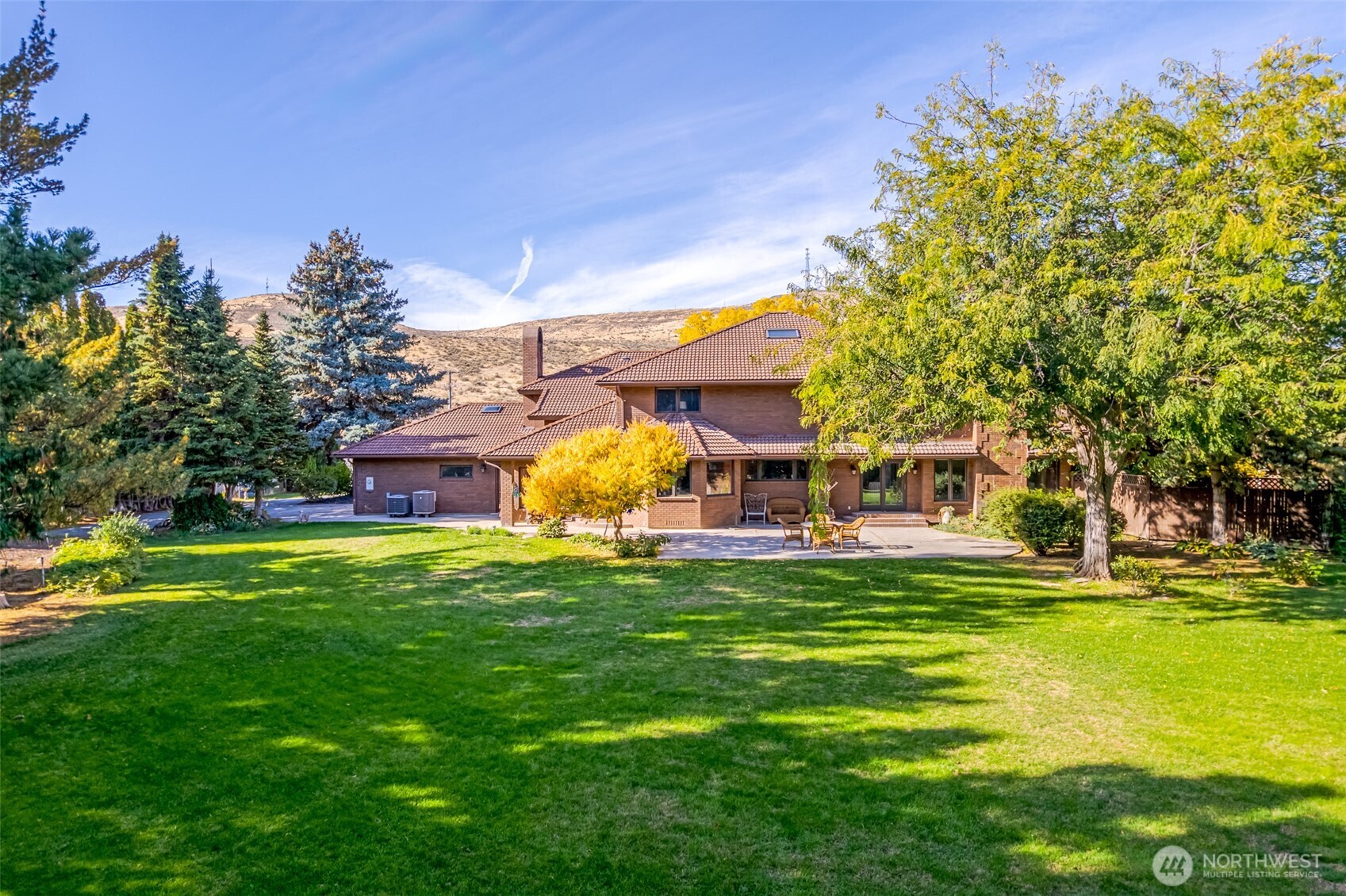 810 D Street Southwest Ephrata, WA 98823 - Photo 7 of 40 a view of a house with a big yard potted plants and large tree