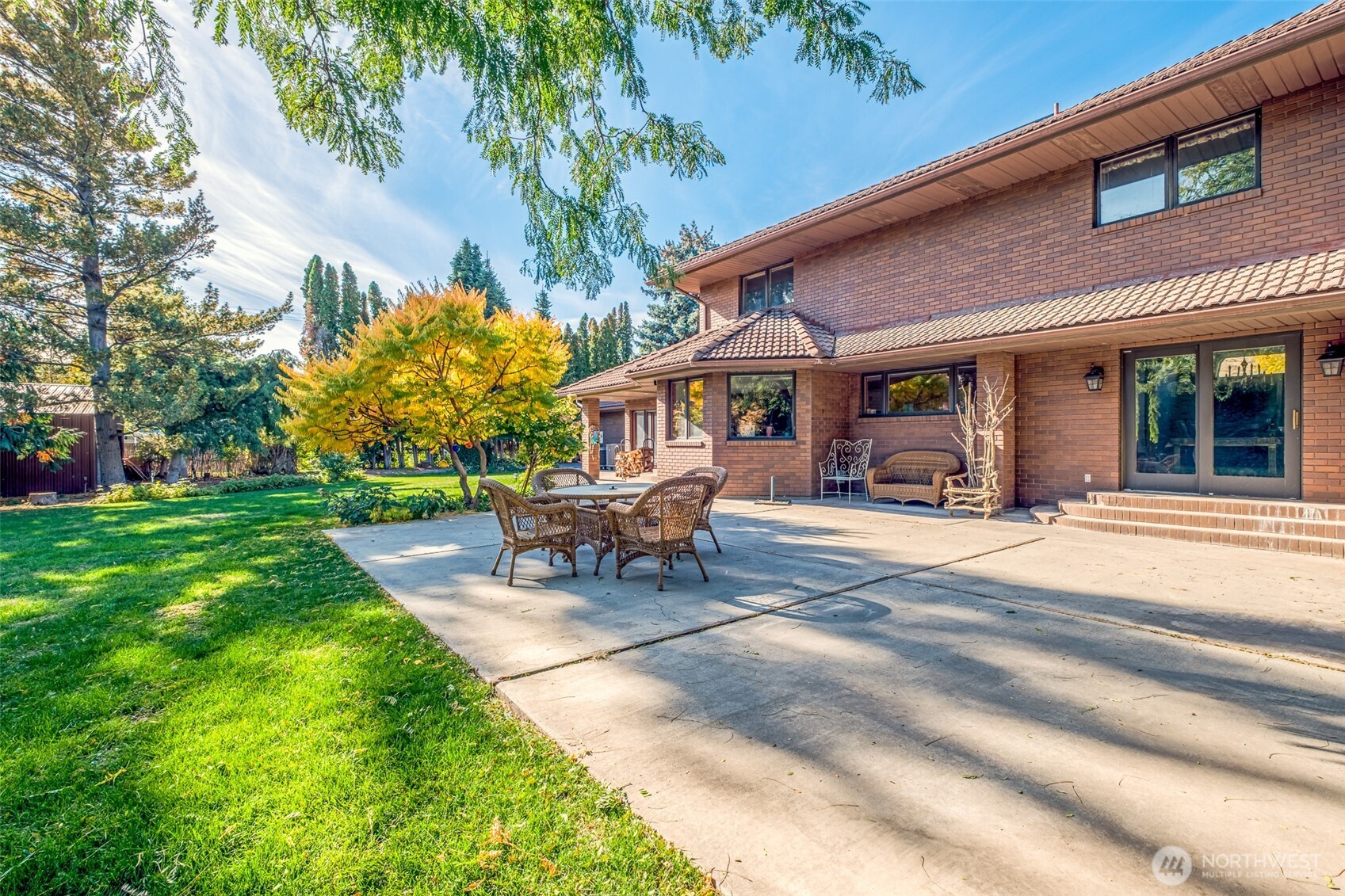 810 D Street Southwest Ephrata, WA 98823 - Photo 9 of 40 a view of a house with backyard porch and sitting area