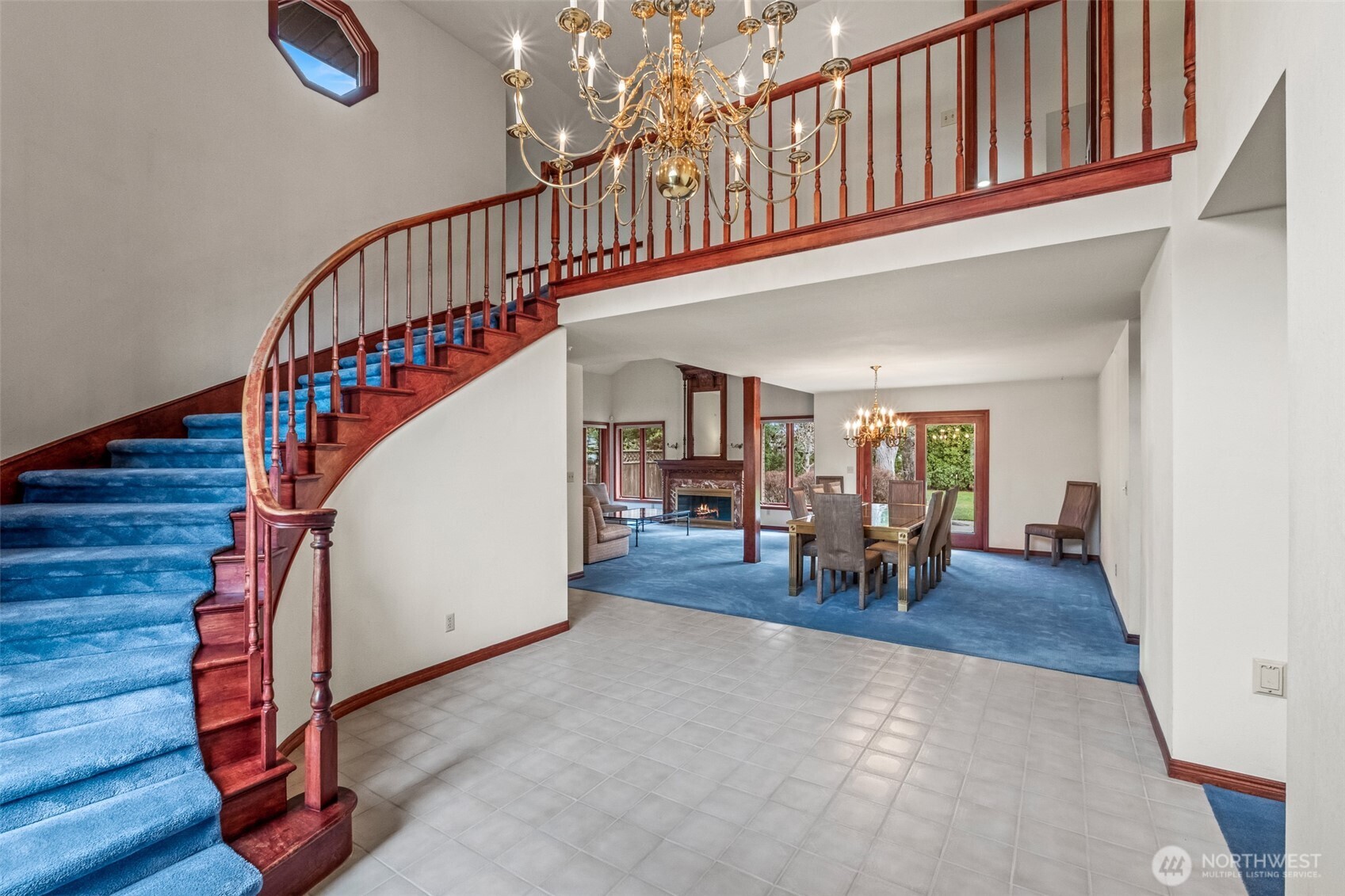 810 D Street Southwest Ephrata, WA 98823 - Photo 10 of 40 a view of livingroom with furniture and hardwood floor